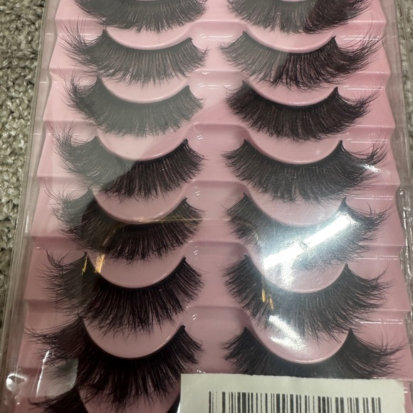 Lashes Style 2 - Picture 1 of 3